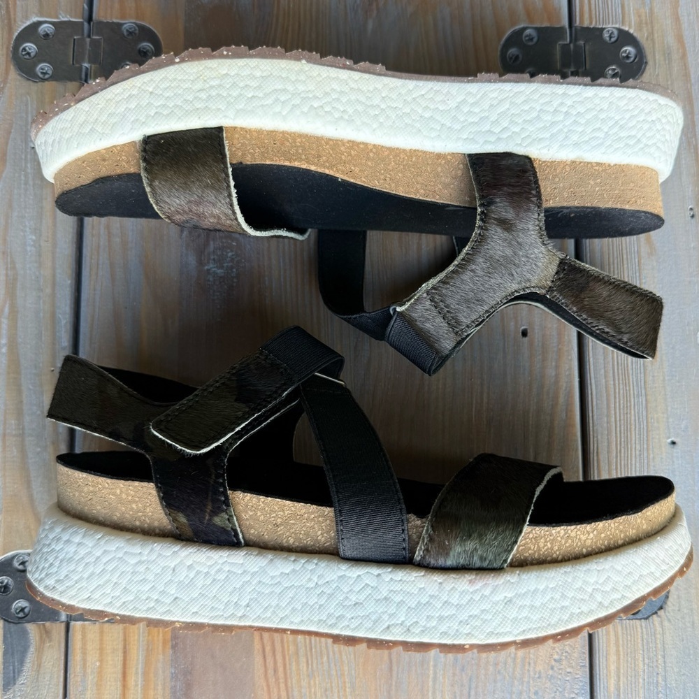OTBT SIZE 7 Sierra Comfort Sandals In Green Camo With Cork and Foam Sole - Picture 2 of 8